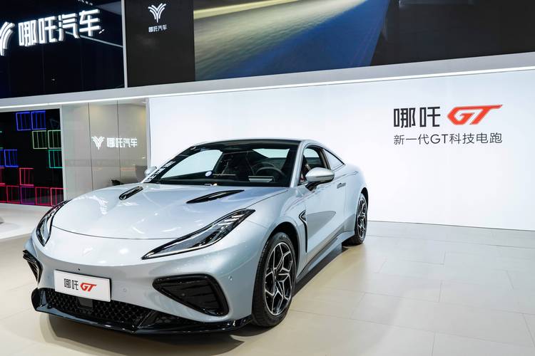 重庆秀山县驰凌威企业管理咨询哪吒汽车在智能汽车领域的表现，领途汽车在新能源汽车市场中的影响力